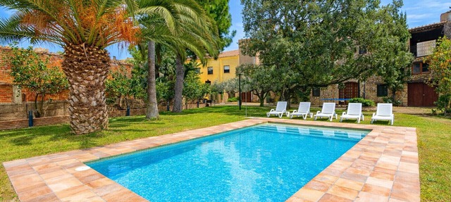 Timeless Elegance near Barcelona, 14 min to beach in Santa Oliva