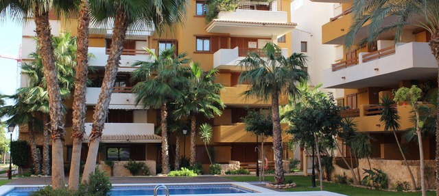 Top deal: Luxury by the sea: Spacious apartment (sleeps 4), sea view Torrevieja in Torrevieja​
