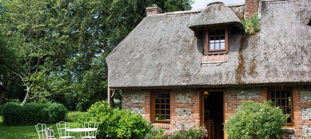 Traditional Thatched Cottage in Normandy in Saint-Honoré