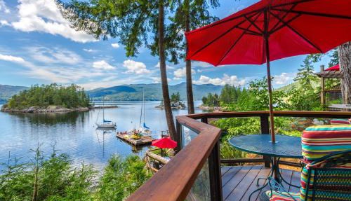 Tranquility Bay Waterfront Inn in Sechelt