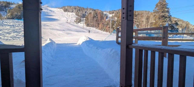 Ultimate Slope-Side Stay Ski-In/Out Stunning Mountain Views Hot Tub in Kimberley