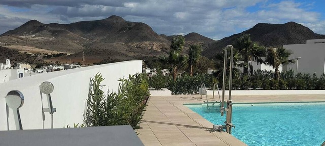 Urbanization with swimming pool and gym. BBQ and private solarium. Panoramic views. in AN