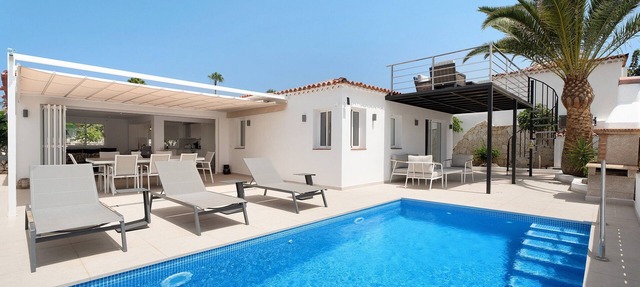 Vacation Home "Villa Vista" with Sea View, Pool & Wi-Fi in San Miguel de Abona