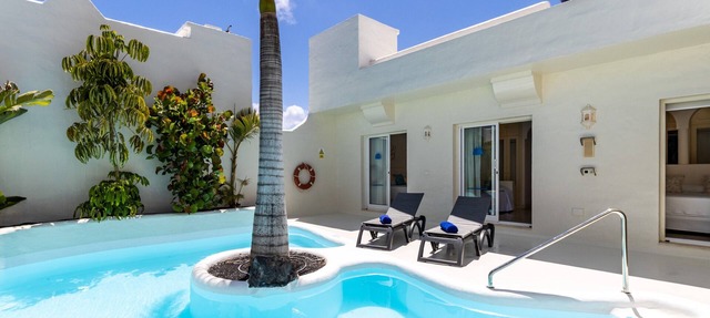 Vacation Home 'Villa 913' with Mountain View, Pool & Wi-Fi in Corralejo