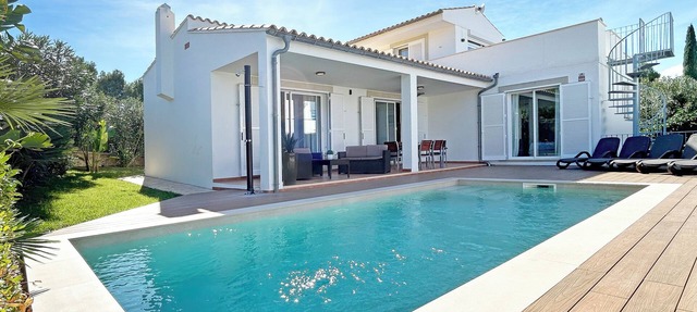 Vacation Villa with Pool and Breathtaking Ocean Views, Last-Minute Deal for September 2026 in Alcudia