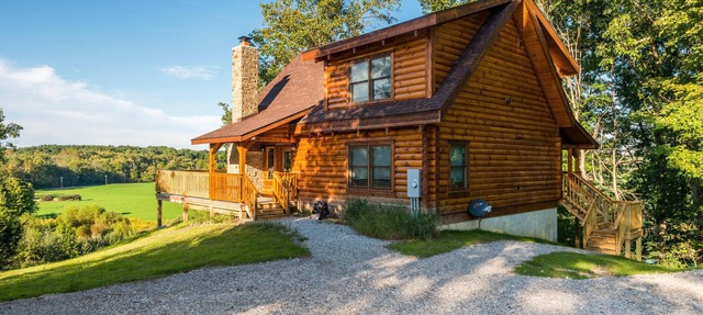 View Cabin w/Hot Tub, Pond & Pool Table | Secluded Retreat 3BR, 2BA in Nashville