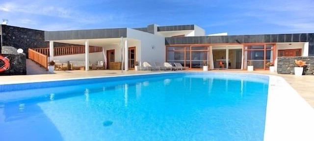 Villa and Annex with Heated Pool and Incredible Ocean Views in Yaiza