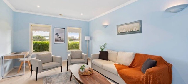 Villa Avisa: 3 minute walk to White's Beach in Torquay