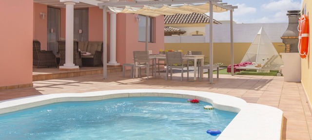 "Villa Bella Lucia 3" Heated Pool, Wifi, Barbecue, Satellite TV. in LA OLIVA