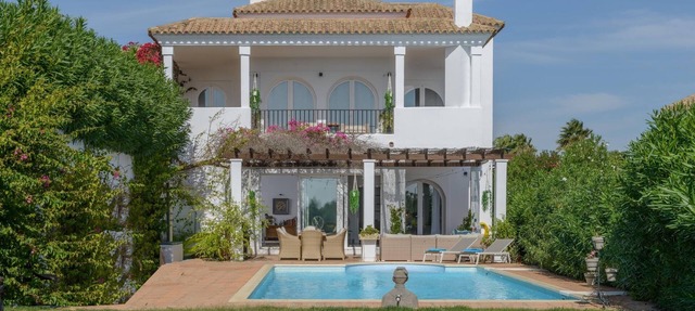 Villa 'Buganvilla' with Mountain Views, Wi-Fi and Air Conditioning in Benalup Casas Viejas