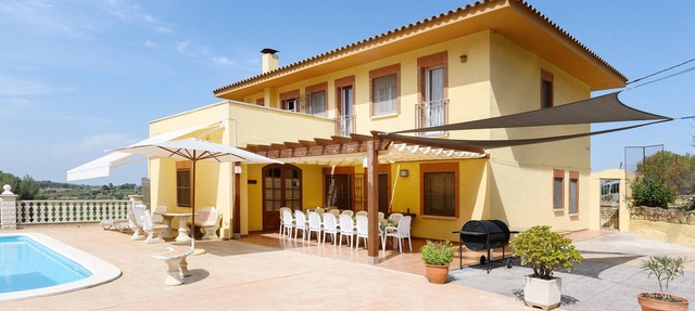 Villa "Cal Vimon" with Private Pool, Private Terraces, and Wi-Fi in Castellet i la Gornal