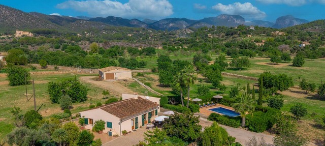 Villa Cas Frares with private pool and a big garden in an idyllic location in Santa Maria del Cami