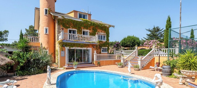 Villa 'Casa Del Vino' with Mountain View, Private Pool and Wi-Fi in Torrelles de Foix