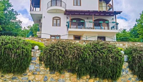 Villa Etheras - Nested between Nature by Amazing View - 5 mins from Edessa in Edessa