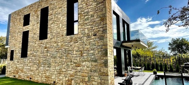 Villa H2 - Exclusive villa with a pool and hot tub in Varna