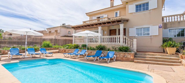 Villa Las Palmeras - with private swimming pool in Las Palmeras