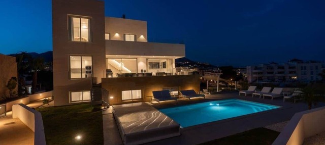 Villa Palm Beach, 5 bedroom villa with sea views and private pool in Fuengirola
