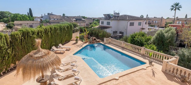 Villa Sayana with Mountain Views, Pool, Garden, and Wi-Fi in marratxi