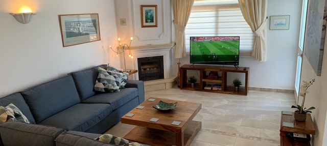 Villa Sol Jardin: 4 bed air conditioned family villa with shared pool in Nerja