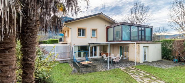 Villa with Mountain View, Private Terrace and Air Conditioning in Valle de Ruesga