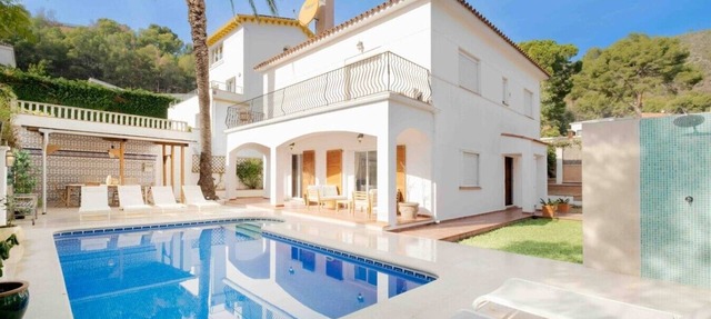 Villa with Pool, Just Renovated | Bellamar by Palmera in Castelldefels