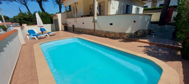 Villa with private swimming pool, free wifi, between sea and forest. in L'Escala