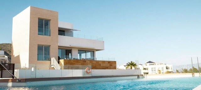 Villa with uninterrupted sea view in Fuengirola