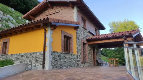 Vivienda Turística El Pico in Arredondo