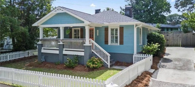 Walk to the Square - Marietta’s Bluebird Bungalow in Marietta