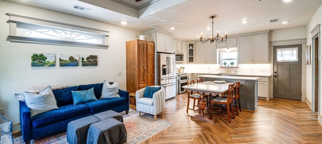 Walkable Dallas Bungalow: 4 Mi to Downtown in Dallas