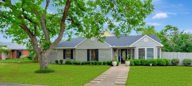 Walking distance to the lake, Pool/Hot tub/Slps12/less than 2 miles from Main ST in Grapevine