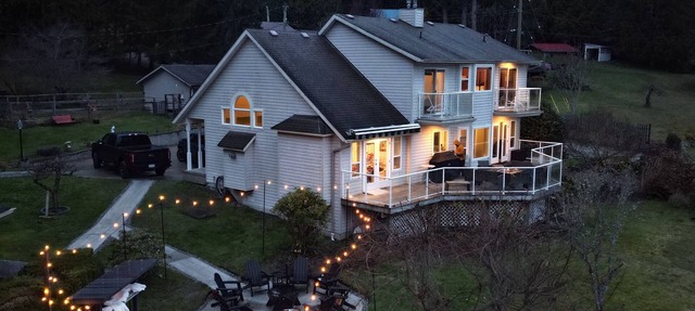 Waterfront House with Private Beach Access in Sechelt