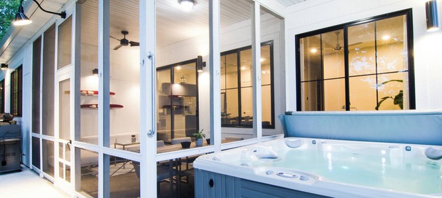 Waterfront Lake Shafer - Hot Tub + Fireplace in Monticello