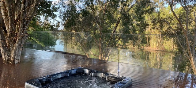 Waterfront Serene Accom Private Spa Pet Hospital 10pplnn in Robina