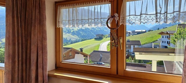 Wonderful villa for 12 people with TV and balcony in Hainzenberg