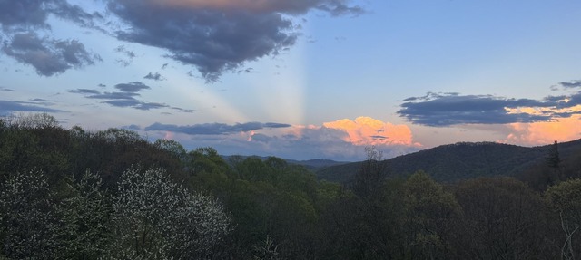 Wow Views! Right in the middle of everything! Otter Falls & Hawks Nest next door in Seven Devils