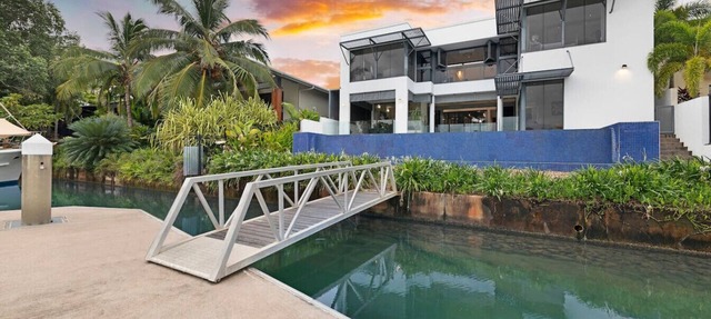 ZenLux Infinity 4BR-Private Pool in Bayview