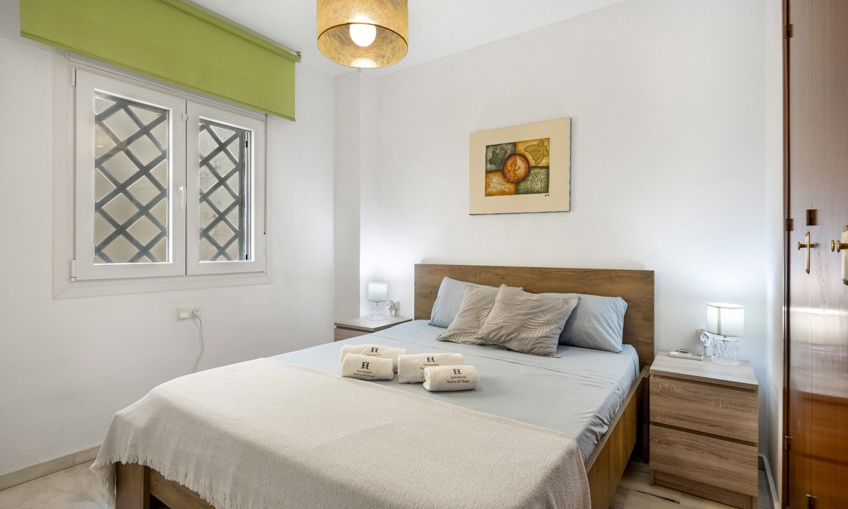 Cadiz Apartment | Holiday Apartment "Huerta del Obispo" with Wi-Fi and Terrace