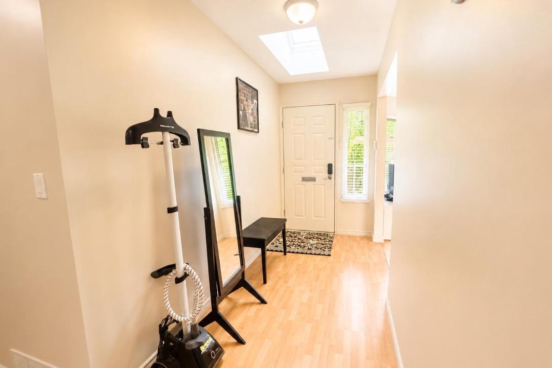 Vancouver House | Spacious Family-Friendly 3BR Suite Near White Rock Beach