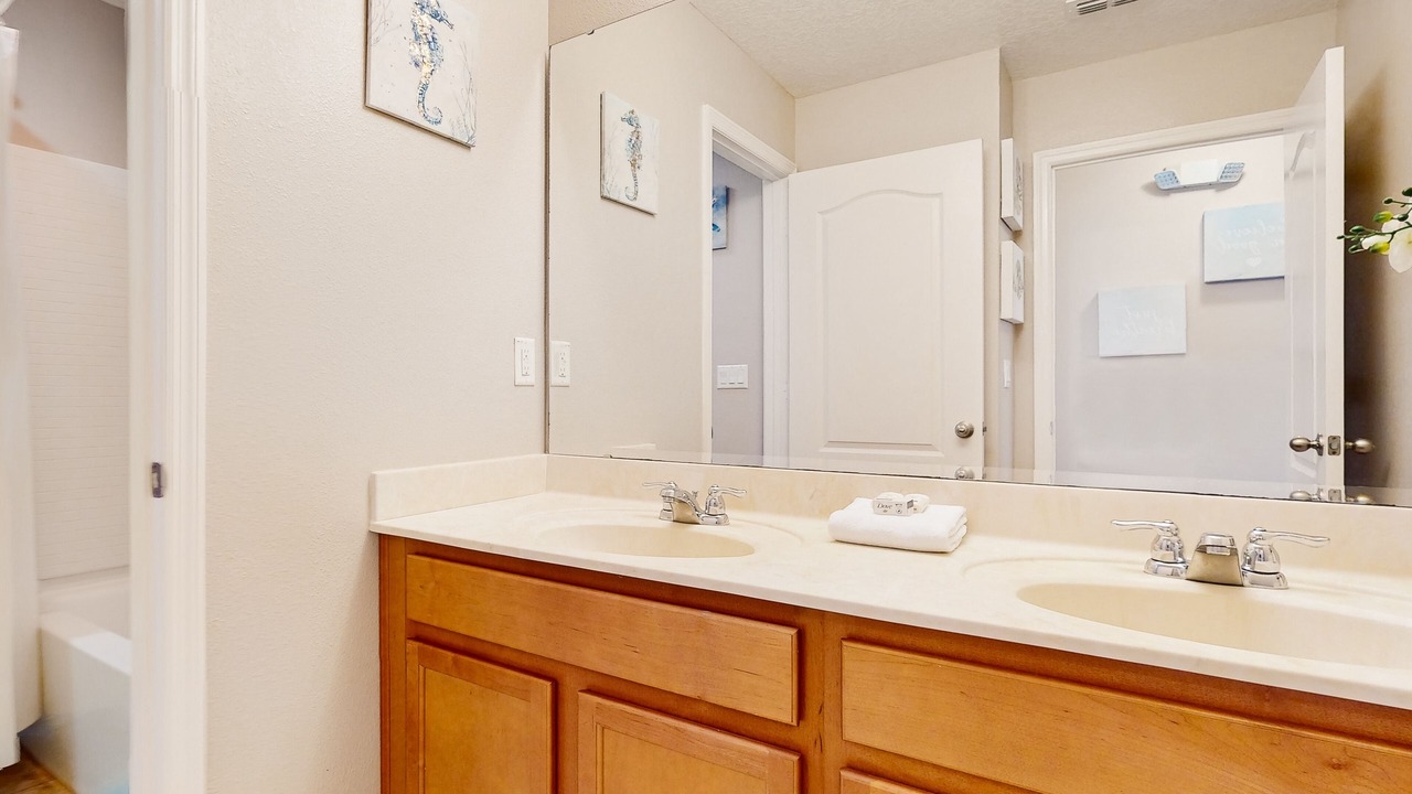 Photo of Bathroom in Trafalgar Village