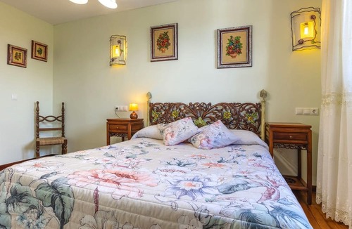 Voto House | Holiday Home 'Casa Rural La Praderia' with Mountain Views, Private Terrace and Wi-Fi