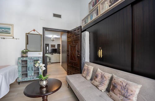 El Puerto de Santa Maria Apartment | Exclusive Apartment in Palace with Balcony, Wi-Fi and Air Conditioning