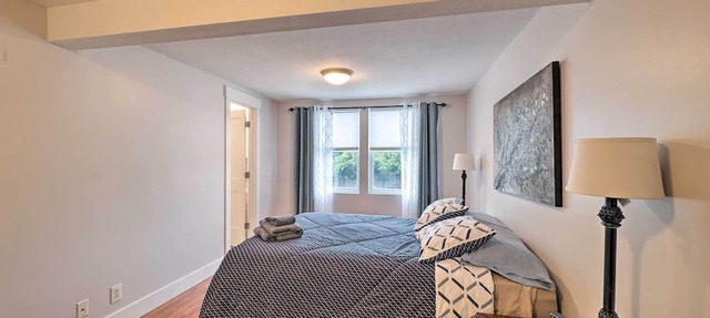 Cute Grand Haven Apartment: Walk Downtown Streets! in Grand Haven
