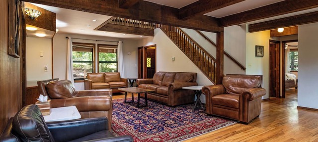 4 Kings sleeps 10, 15 minutes to Durango and Purgatory, Hot Tub Sauna pool table in Durango