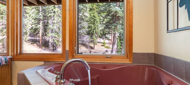 Fall River Suite Near RMNP River Views in Estes Park