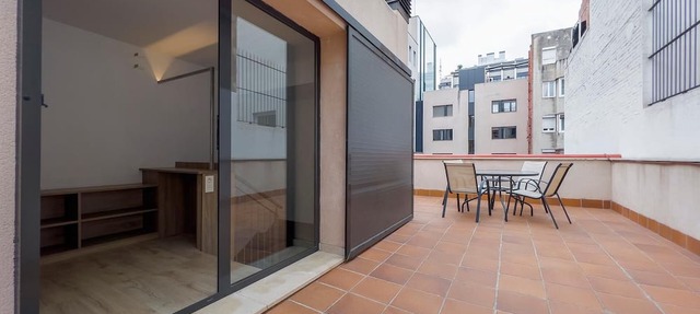 Quiet duplex with private terrace in the neighborhood of Gracia in Barcelona
