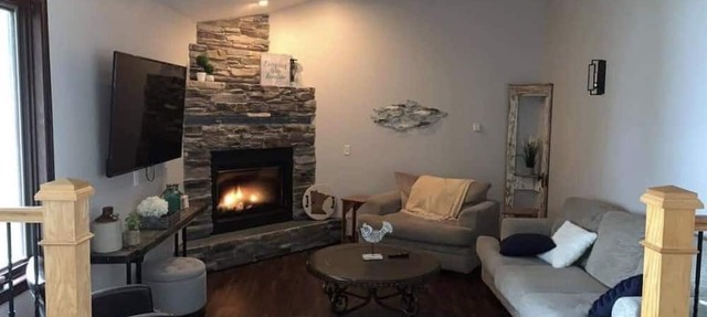 Spectacular Lakefront Retreat on 2 acres~ Perfect Large Family Getaway in Underwood
