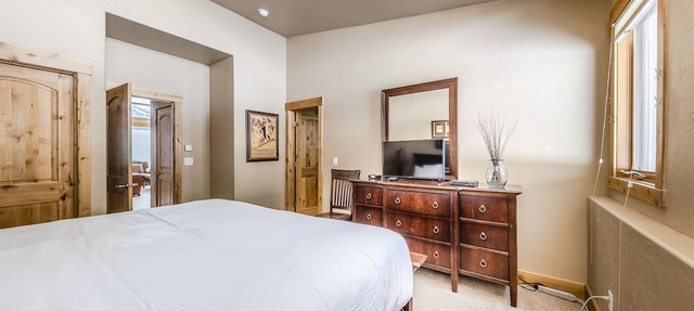 Stunning townhome. Few minutes from Winter Park Ski Resort and Town of WP in Winter Park