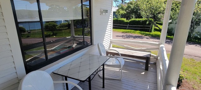 Eagle Harbor- Harbor View: A Cozy Escape Overlooking Eagle Harbor in Eagle Harbor