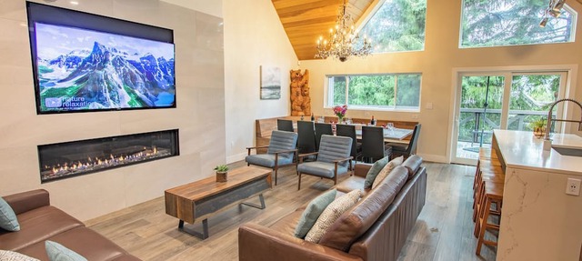 Pinnacle Ridge 23 - Ski in Ski out, Private Hot Tub, Gas Fireplace in Whistler